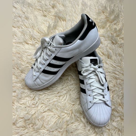 White Adidas Superstar Size 10.5 - Picture 2 of 9